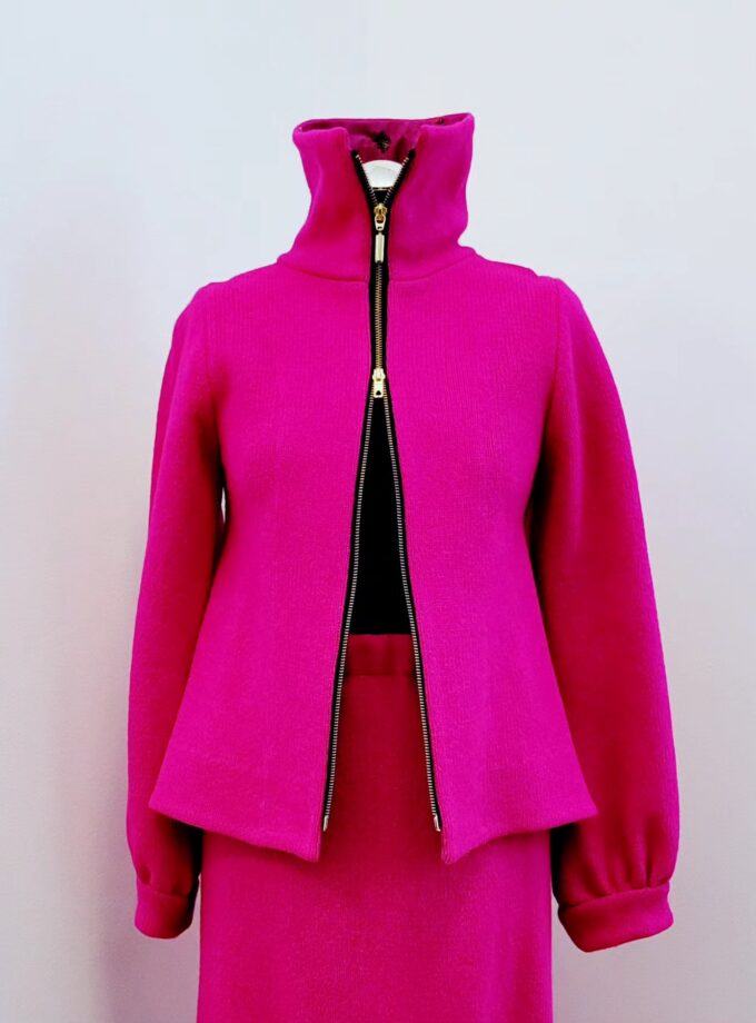 Roosa, kõrge kraega lukuga jakk, tellimisel