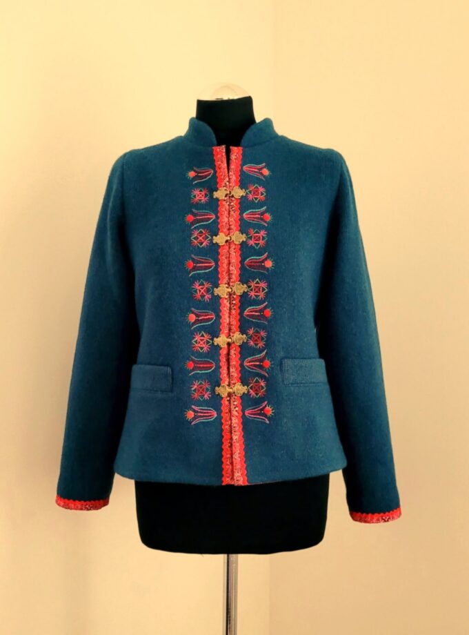 Rahvusliku tikandiga jakk, tellimisel